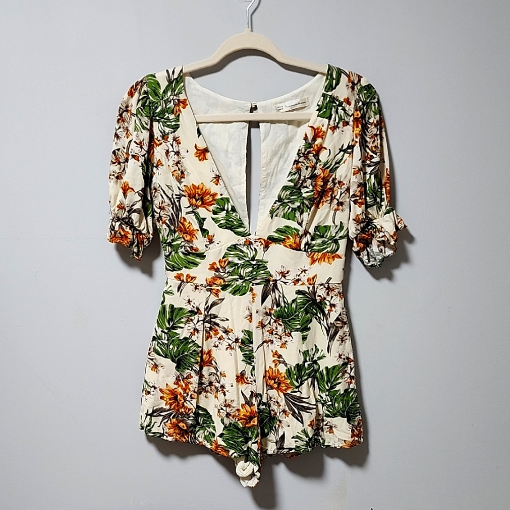 Here Comes The Sun Cream Floral V-Neck Women Romper Shorts Size Small